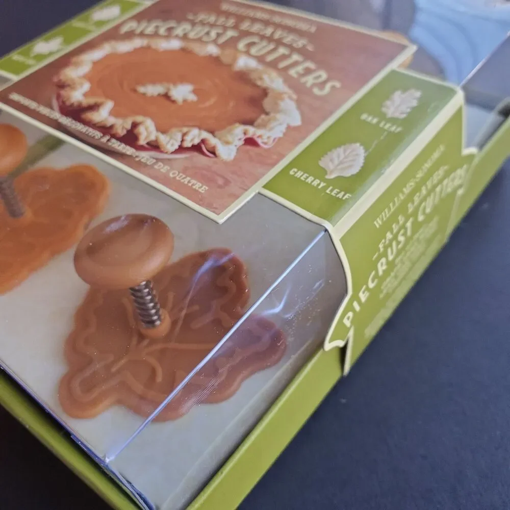 Williams-Sonoma Fall Leaves Pie Crust Cutters New in Box Autumn Set Of 4 NOS